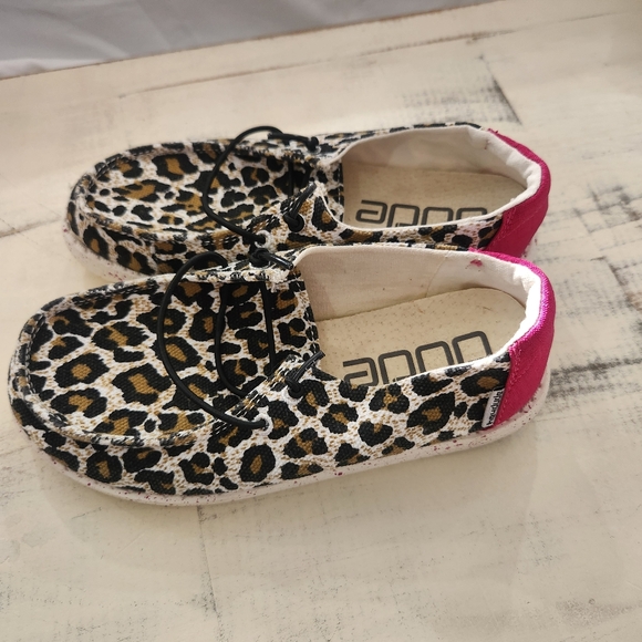 HeyDude's - Picture 2 of 4